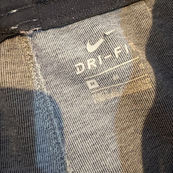 Nike women’s medium Gray and Black Joggers ankle length - Picture 3 of 4